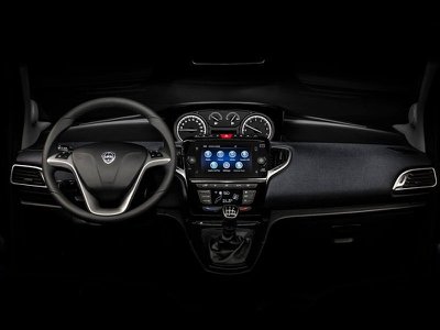 Lancia Ypsilon 1.0 FireFly 5 porte S&S Hybrid Platino, Anno 2024 - glavna fotografija