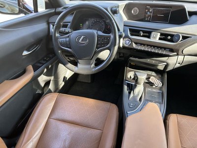 Lexus UX Hybrid Premium, Anno 2019, KM 56279 - glavna fotografija