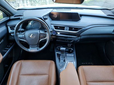 Lexus UX Hybrid 4WD Executive, Anno 2019, KM 40236 - glavna fotografija