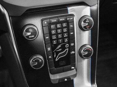 Volvo XC60 2.0 B4 Momentum Pro AWD Geartronic, Anno 2021, KM 460 - glavna fotografija